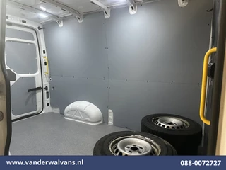 Volkswagen Crafter 2022 - 2.0 TDI 141pk L3H3 L2H2 Euro6 Airco | Camera | Apple Carplay | Cruisecontrol | Chauffeursstoel obrazek 13