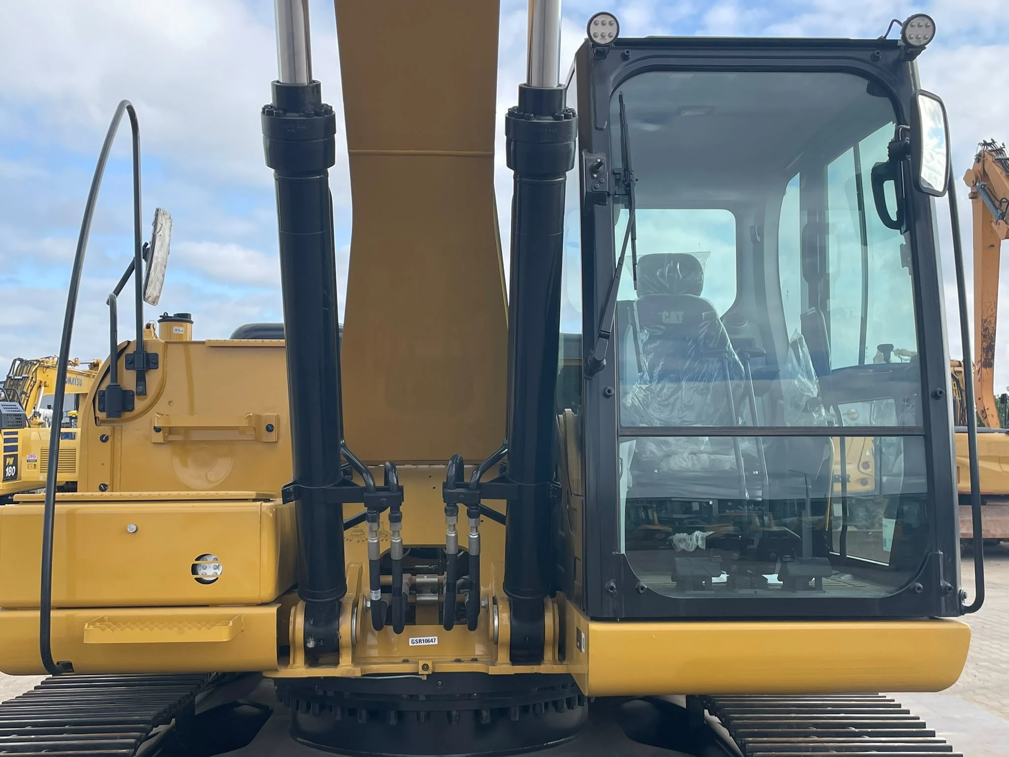 Caterpillar 323D3 2025 Bild 9