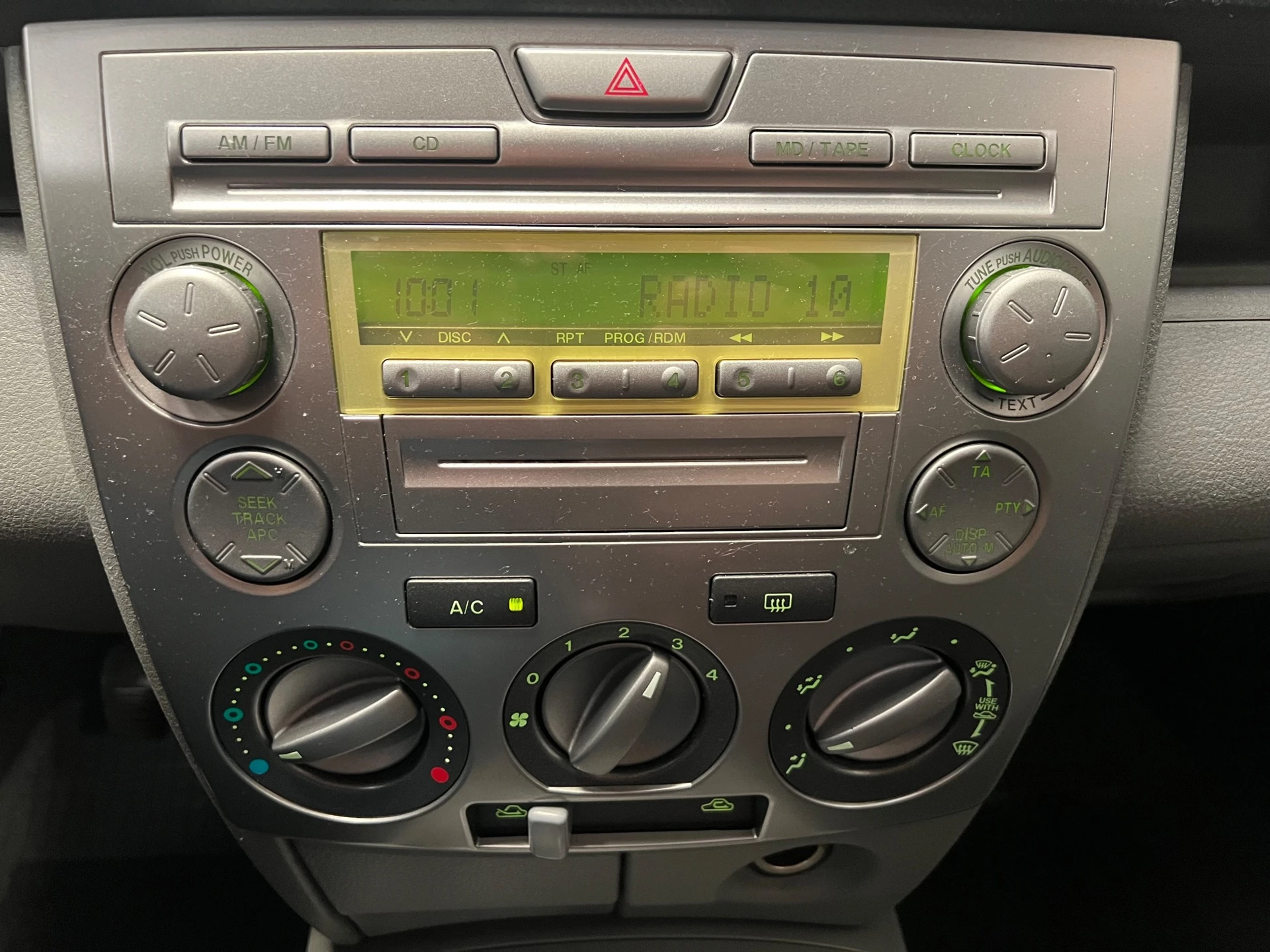 Mazda 2 2004 - 1.4 Exclusive - 2e eigenaar – Airco – 4 nieuwe banden – NAP – Rijklaar. afbeelding 15