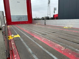 Pacton Oplegger 2020 - platte met twist locks voor 1x40FT / 2x20FT /1x20FT centraal / 1x30FT / alu zijborden / NL trailer / APK 12-2026 bild 10