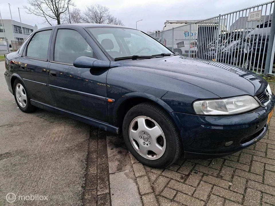 Opel Vectra 2001 - 1.8-16V Sport Edition II afbeelding 2