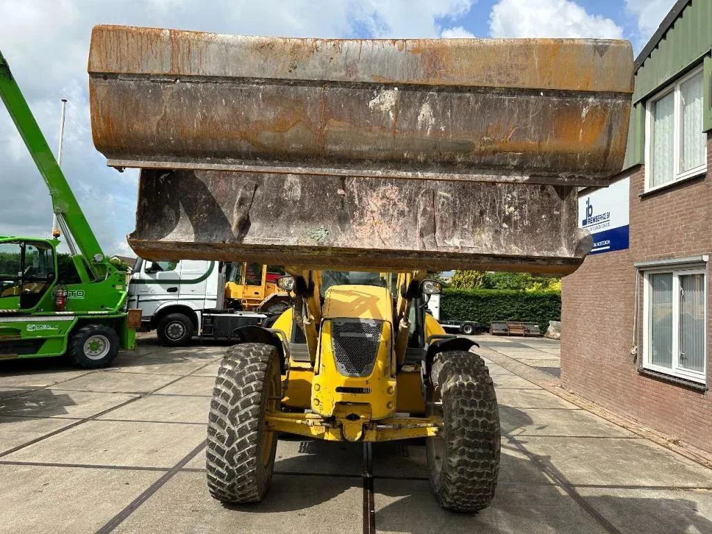 Komatsu WB97S-5E0 2012 image 8