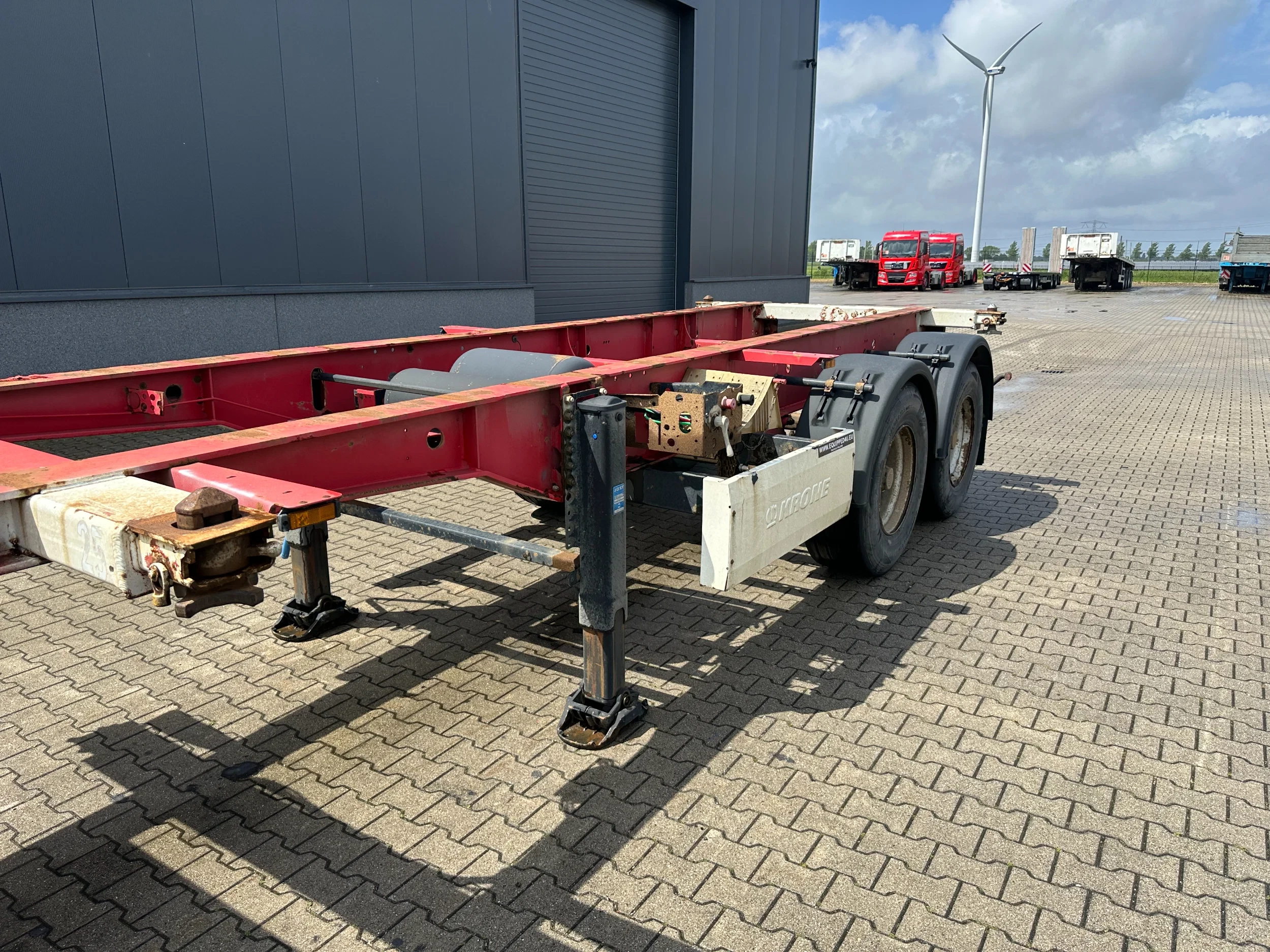 Krone 2009 - 2-axle 20FT chassis / BPW + drumbrakes, / airsuspension / empty weight: 3.180kg / 2x available obrázek 9