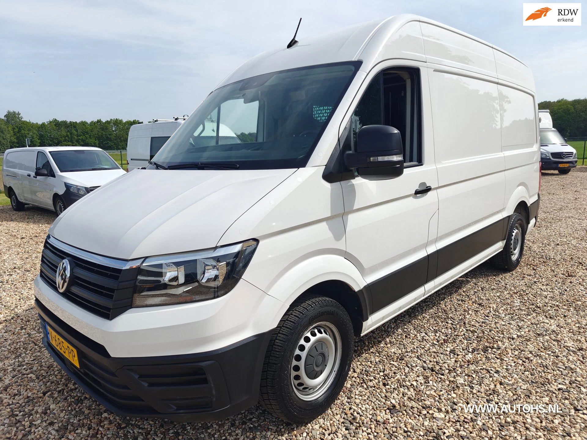 Volkswagen Crafter 2018 - 35 2.0 TDI L3H3 EL Highline ,Euro 6 , 1e Eig. 3000 KG trekkracht , Lage km , cruise , camera. image 1