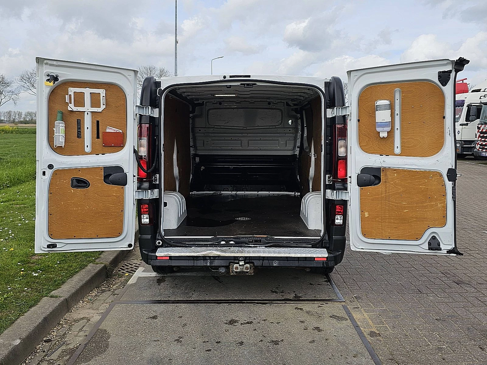 Opel Vivaro 2017 - 1.6 zdjęcie 13