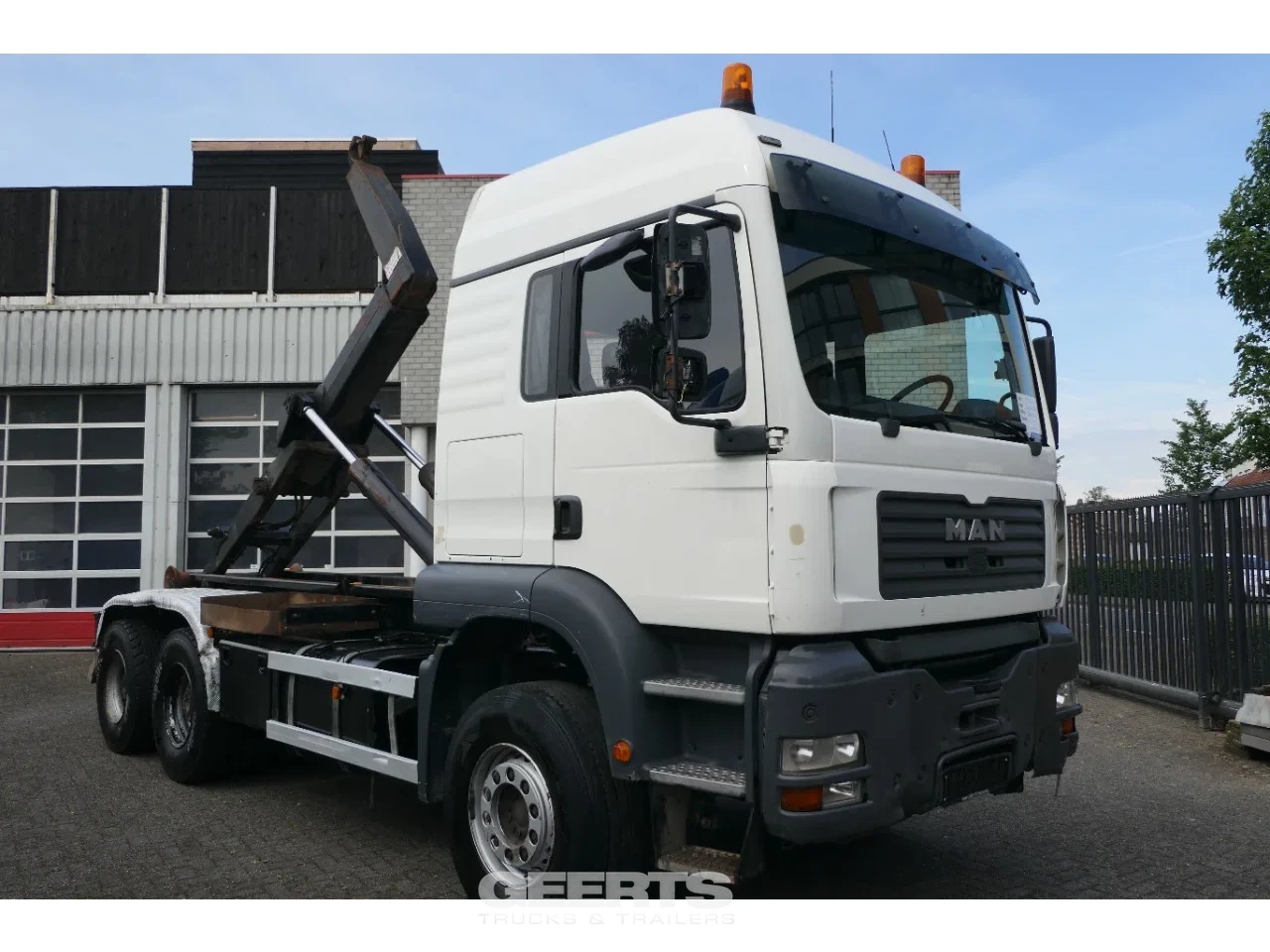 MAN TGA 2005 - 26.460 | Hooklift VDL 25Ton | 6X4 | 754023Km | 2005 | Full Spring | Sleep Cab. | Stand Klima | Belgium Truck image 1