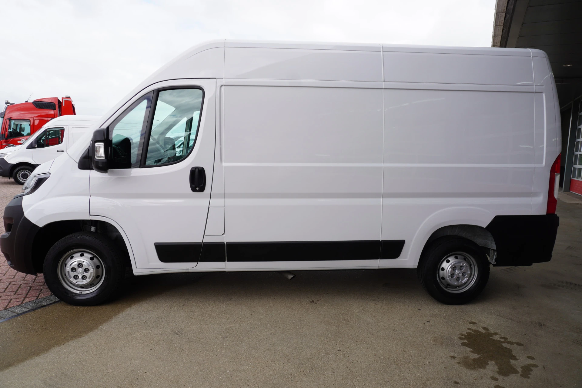 Peugeot Boxer 2023 - 2.2 BlueHDi 140PK L2H2 3.3t afbeelding 8