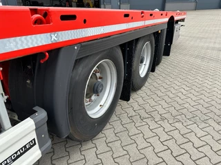 KAESSBOHRER N/A 2026 - new and unused Heavy-Duty flatbed / 690cm extendable / steering axle / lift axle / twistlocks / timberstakes / NL-trailer / APK: 04-2027 bild 40