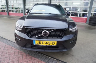 Volvo XC40 2023 - 1.5 T4 Recharge Dark Plus Hybride 20"Licht metalen velgen bild 9