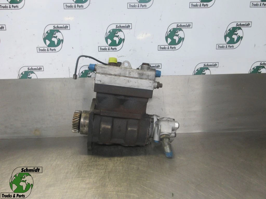 Mercedes-Benz - A 457 180 22 10 // 31 10COMPRESSOR AXOR OM457LA EURO 5 MOTOR afbeelding 1