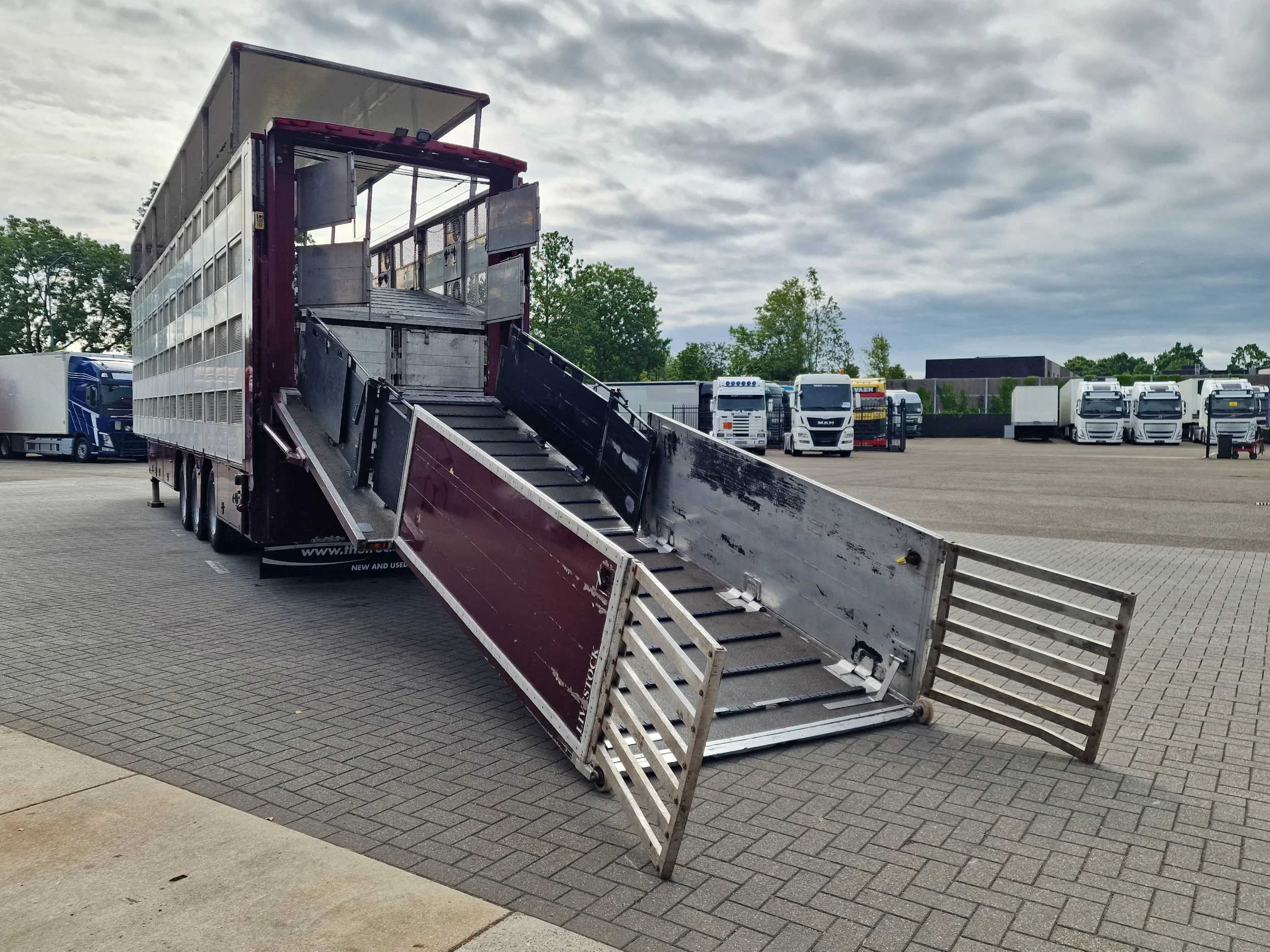 CUPPERS 2013 - 4 stock - new TUV - type 2 - lifting floors - lift / ramp afbeelding 7