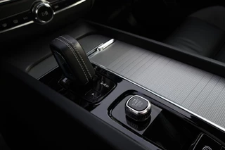 Volvo XC60 2022 - 2.0 B4 Aut. R-DESIGN / Panorama dak / Volleder immagine 35