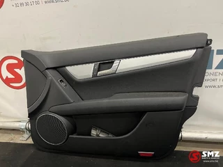 Mercedes-Benz N/A - Occ set interieur met zetels W204 Mercedes bild 23