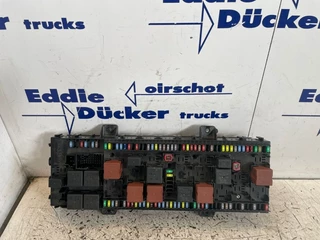 Renault N/A - 22619991 / 742193524 / 7422619991 / 7422821376 / 7423762551 FUSE BOX zdjecie 1