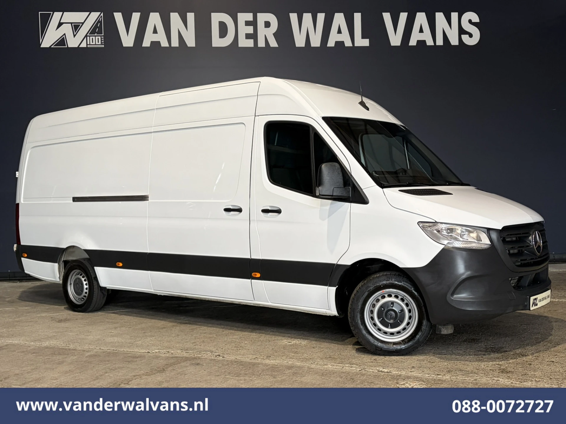 Mercedes-Benz Sprinter 2023 - 317 CDI 170pk L3H2 Euro6 Airco | Camera | Navigatie | Apple Carplay | XXL MBUX | Cruisecontrol afbeelding 1