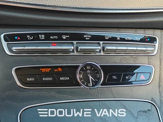 Mercedes-Benz E-Class 2019 - 300e Head Up Exclusive Memory Burmester Panorama Hybrid obrazek 19