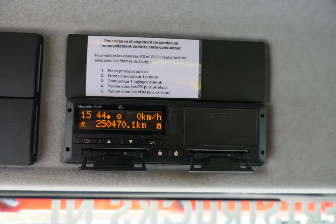 Mercedes-Benz Arocs 4151 2019 - | 8X6 | Voith Retarder | 250470Km | 2019 | Full Spring Suspension | New Tires 100% | Manual Gearbox | Euro6 | French Truck obrázek 49