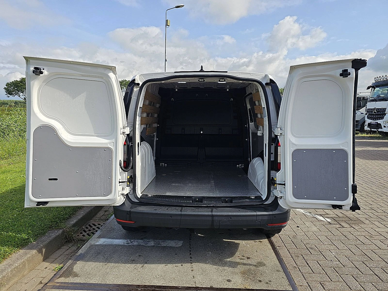 Volkswagen Caddy 2021 - 2.0 изображение 12