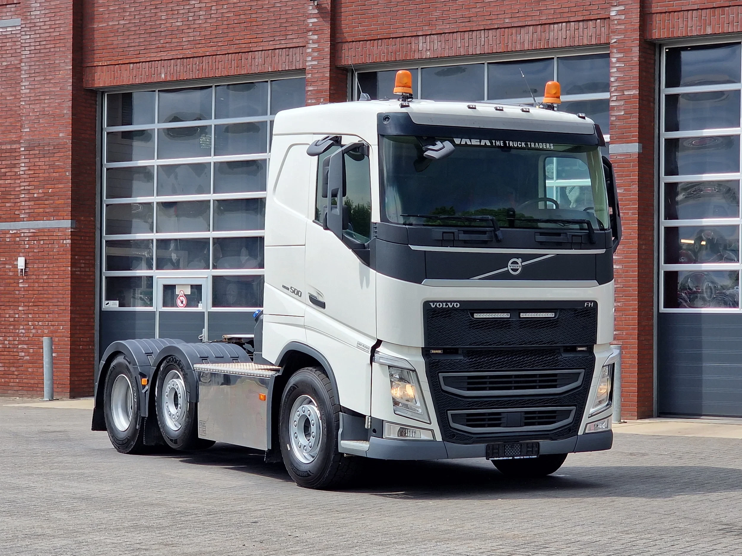Volvo FH 2020 - 13.500 6x2/4 Low roof - MA chassis - PTO/Hydraulic - Full air imagen 1