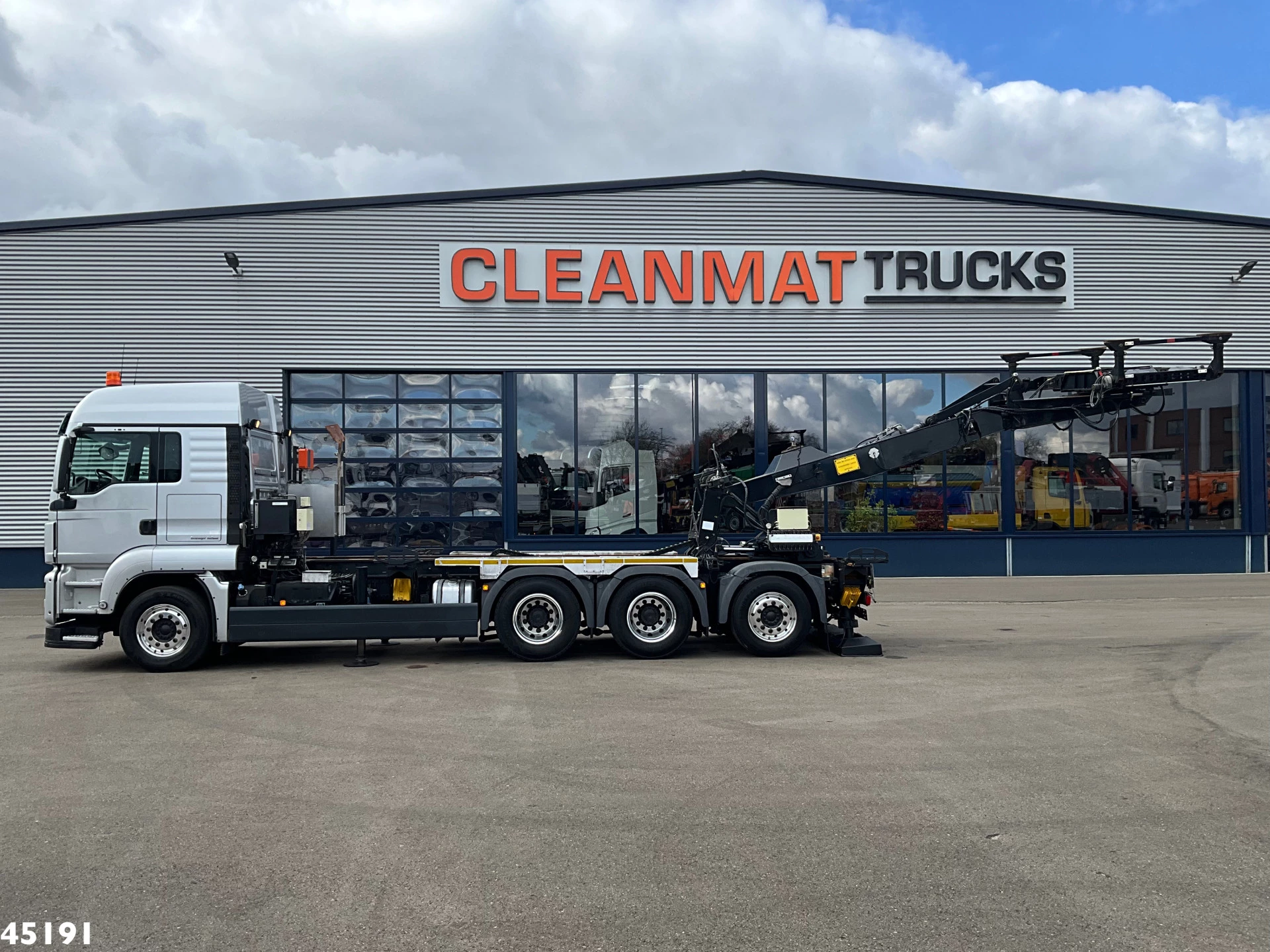 MAN TGS 2015 - 35.480 Euro 6 8x4 Deuringer Garagetransporter afbeelding 1