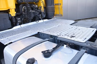 DAF XF 440 2016 - SC 4x2 - NEW TACHO - ADR FL - PTO - 456 TKM - AIRCO - 2 BEDS - GOOD CONDITION - image 7