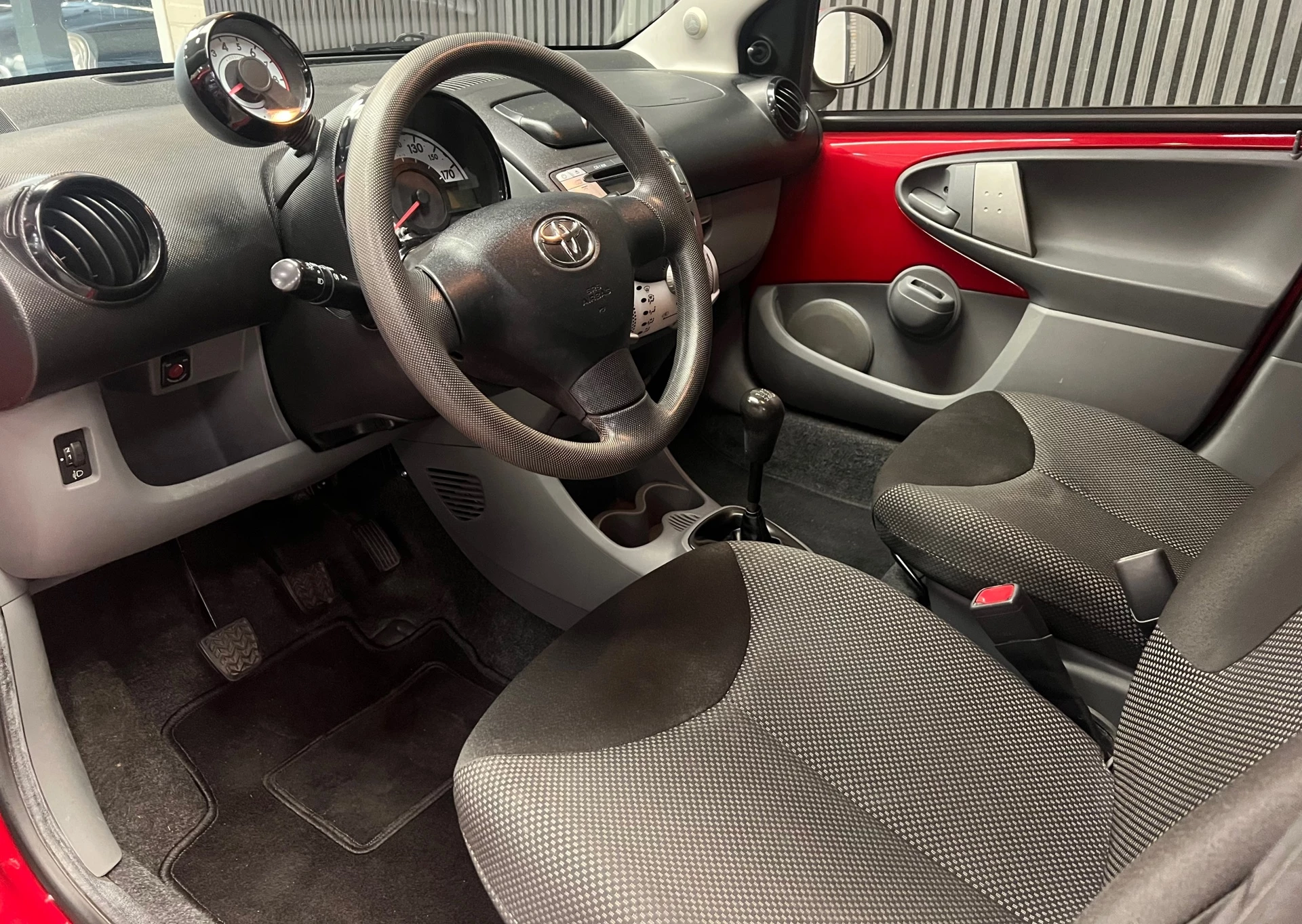 Toyota Aygo 2012 - 1.0-12V Dynamic Navigator - 1e Eigenaar - NAP - NAV - Airco. afbeelding 20