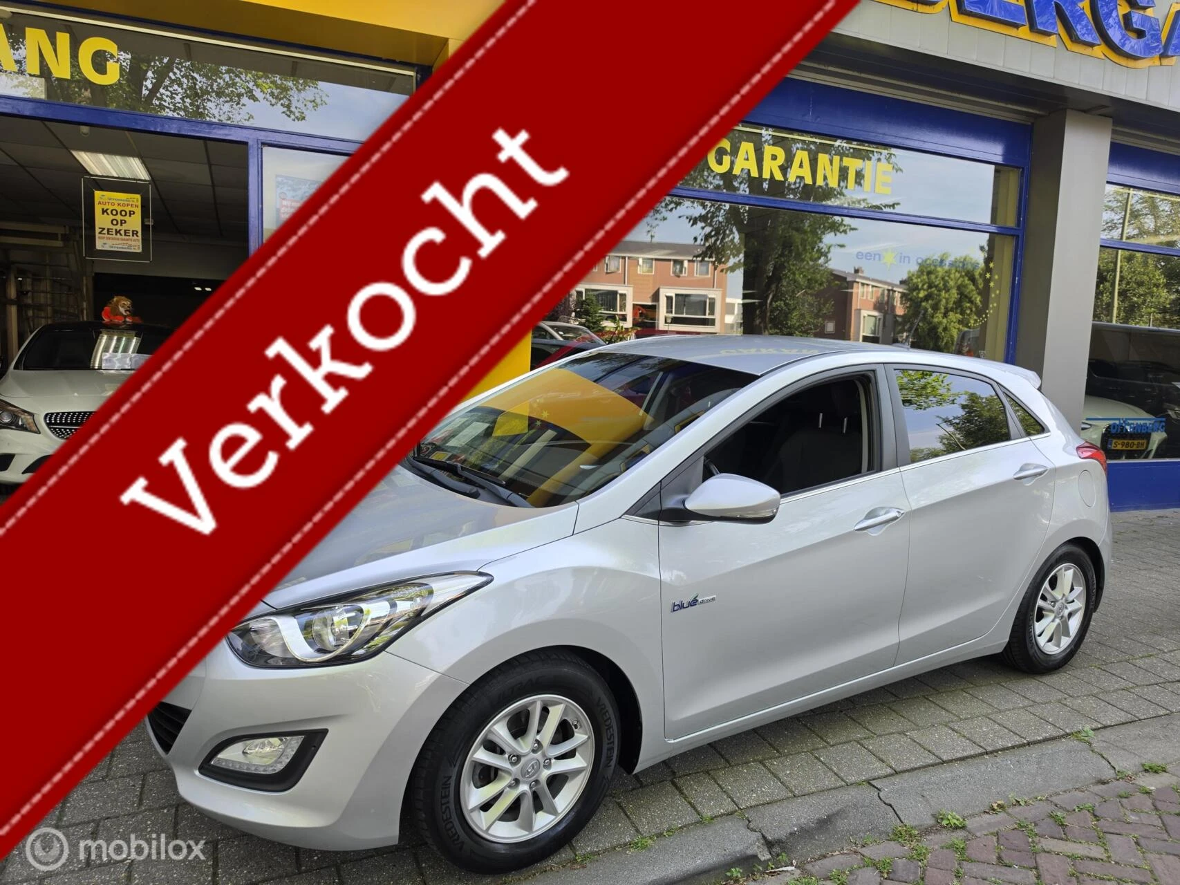 Hyundai i30 2016 - 1.6 GDi i-Motion plus Dealer onderhouden! image 1