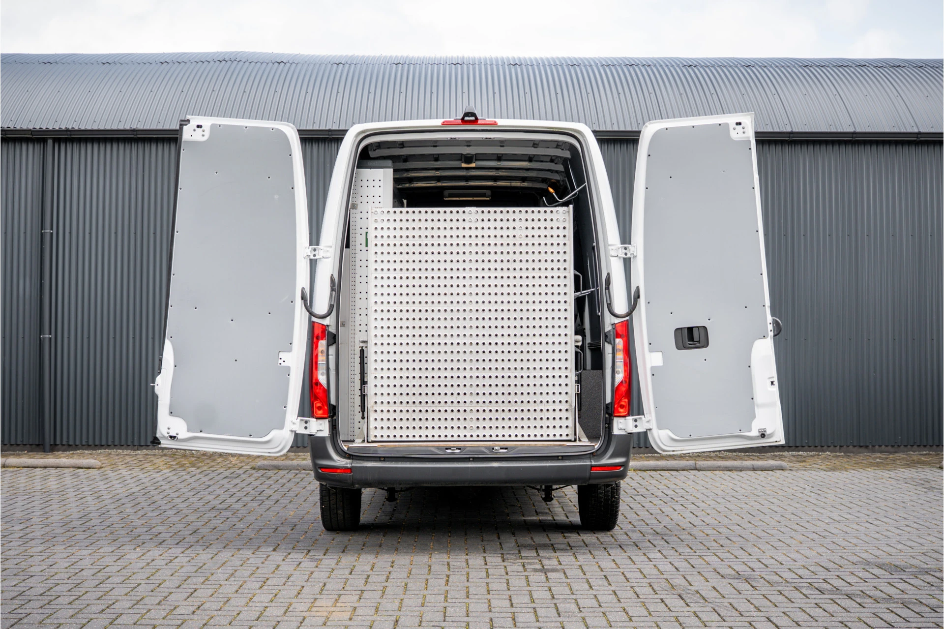 Mercedes-Benz Sprinter 2020 - 311 CDI RWD L2H2 | Volledig Ingericht | Mbux | Camera | Navi | Climatronic image 9