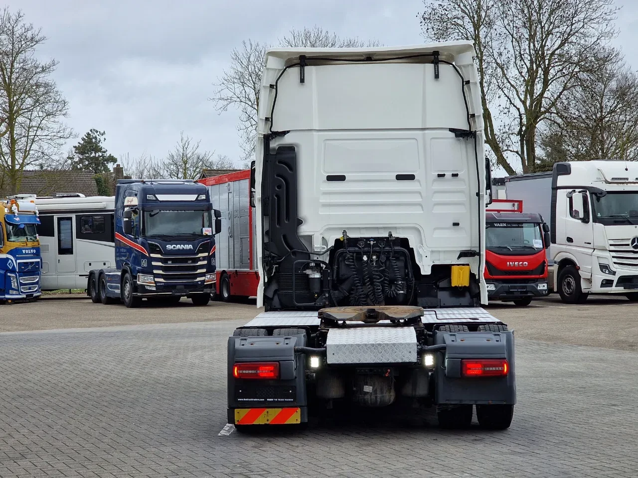 MAN TGX 2020 - 18.510 4x2 - Lowdeck - Custom interior - Full air - Night clima - Euro 6 - Alloy wheels imagem 6