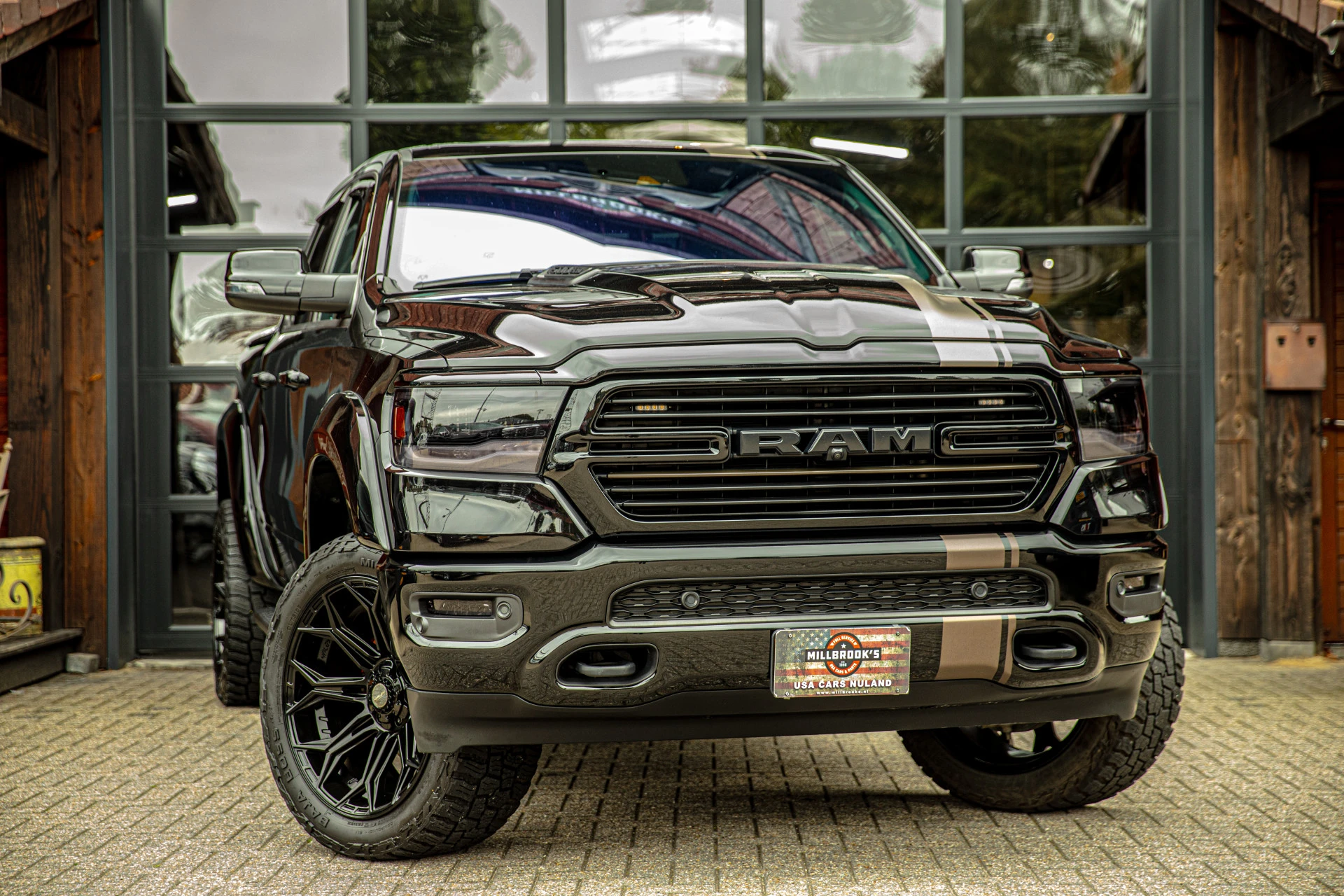 Dodge Ram 1500 2024 - 5.7 V8 4x4 Crew Cab Laramie afbeelding 1
