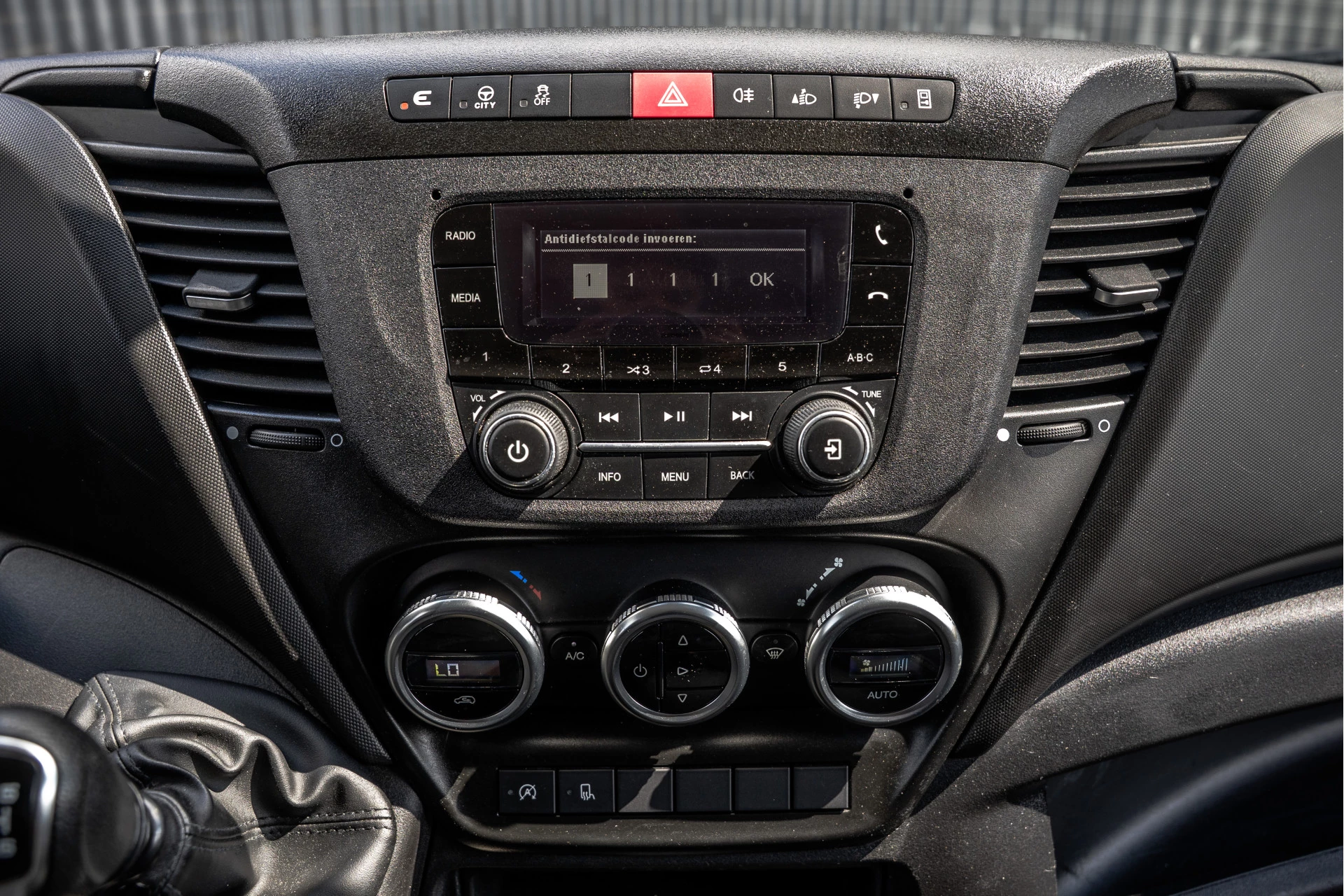 Iveco Daily 2022 - 35S16 | L4H2 | 157 PK | 3-Zits | Airco | Parkeersensoren obrázek 18