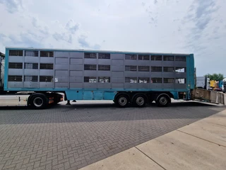Lecitrailer 2013 - Guiton livestock trailer 3 deck - Loadlift - Steering axle - Moving floors afbeelding 3 miniatuur
