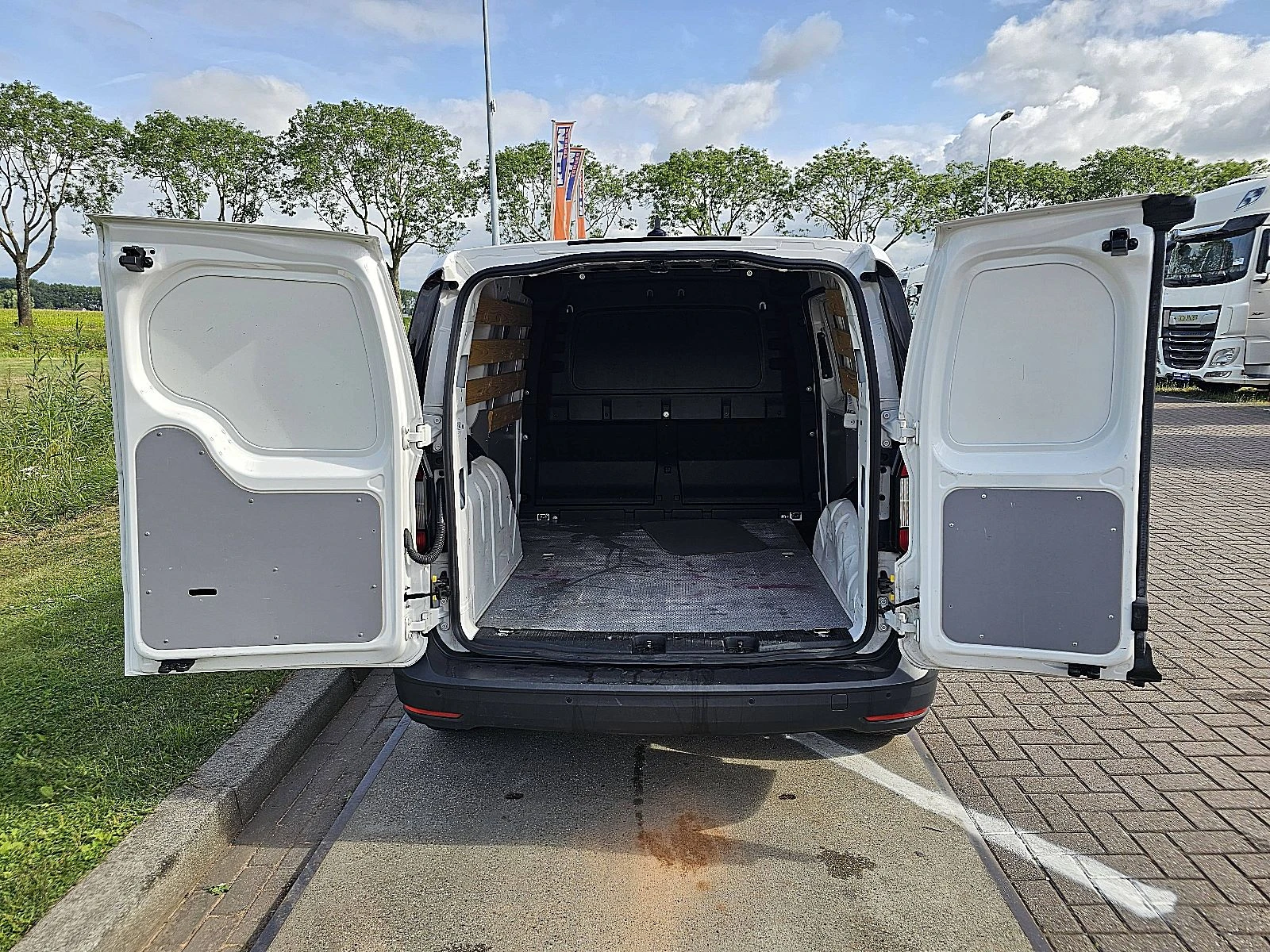Volkswagen Caddy 2021 - 2.0 изображение 10