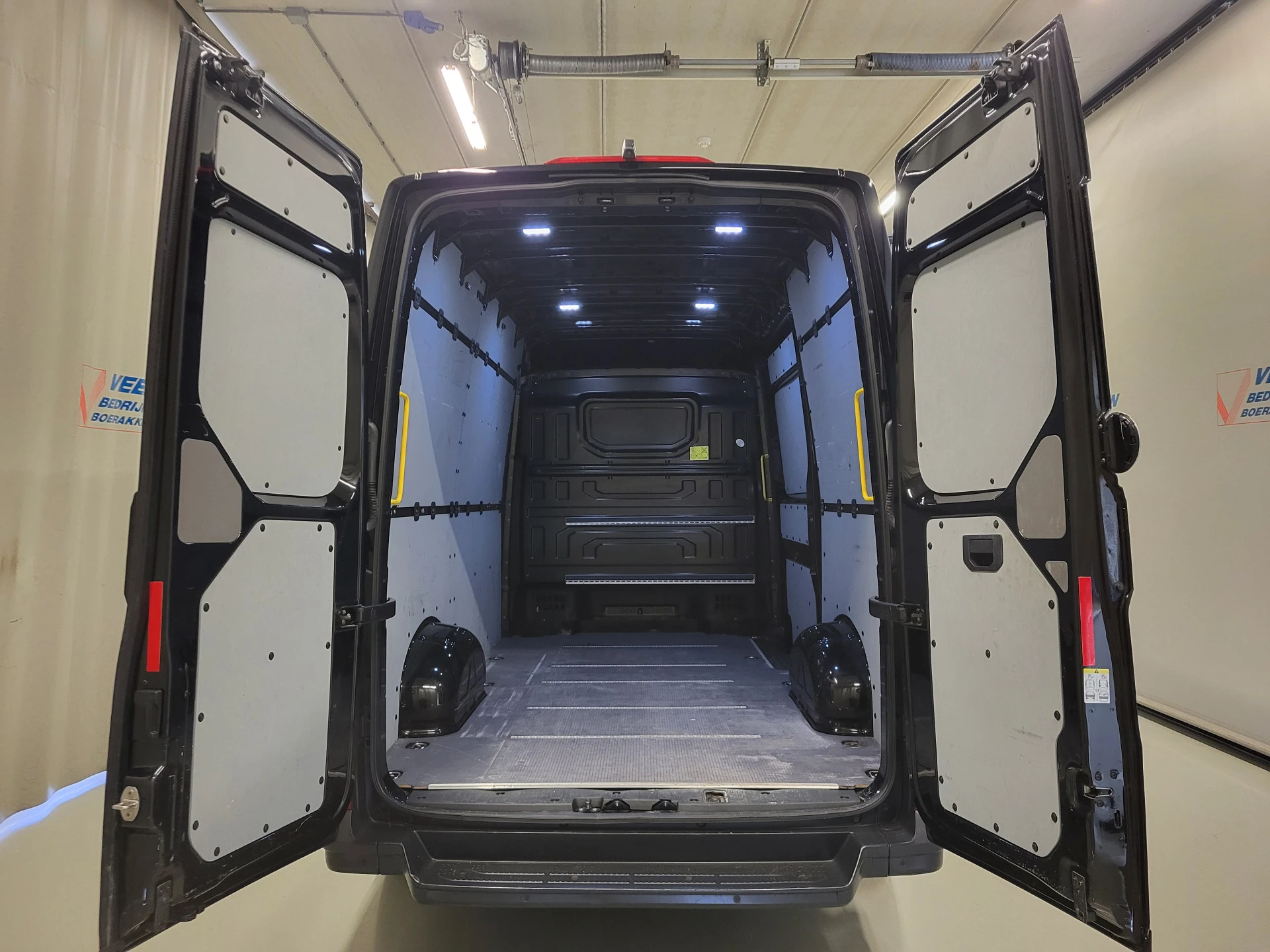 Volkswagen Crafter 2019 - 2.0TDI L3/H3 3000kg Trekgewicht Euro 6! image 6