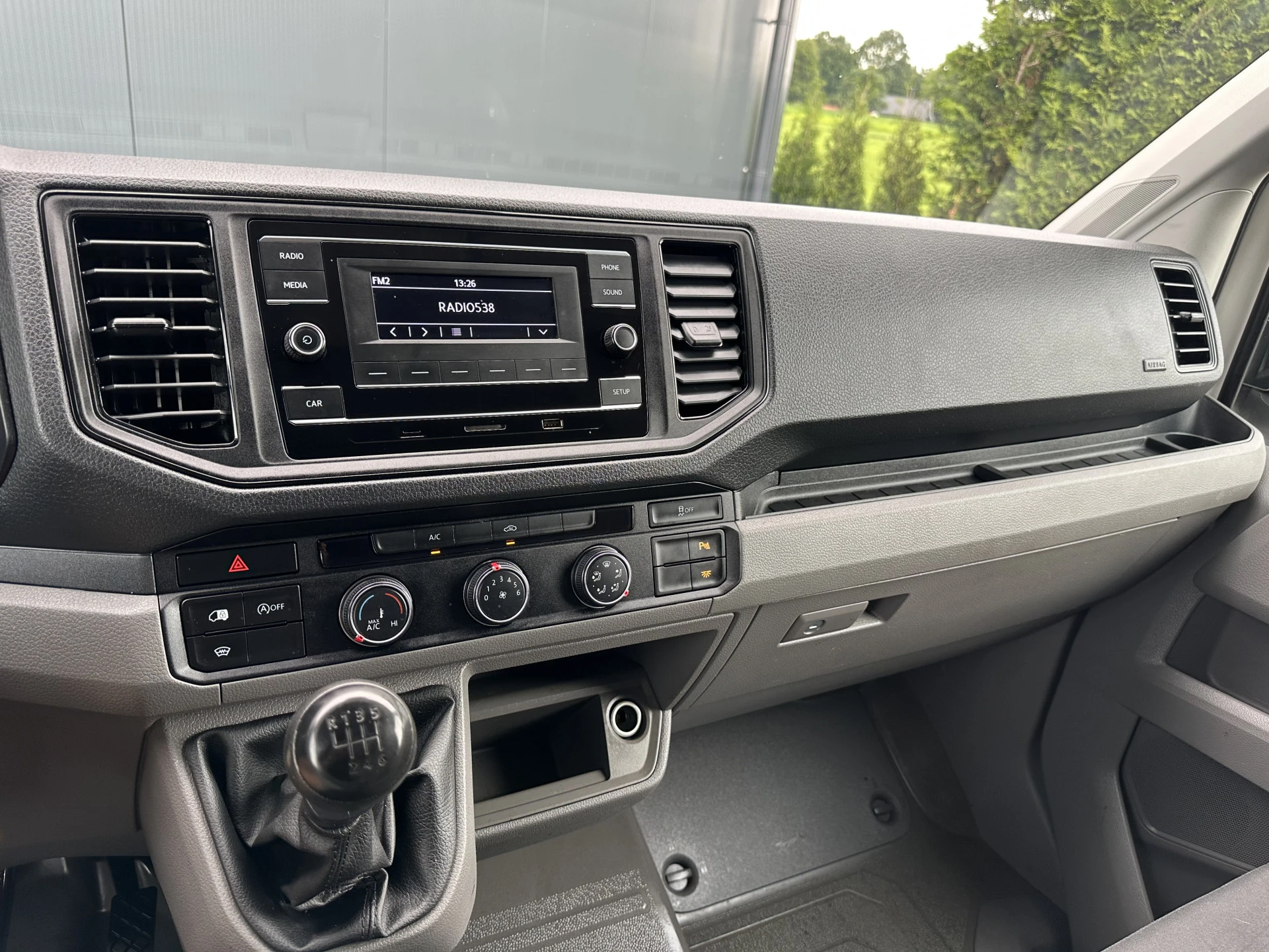 Volkswagen Crafter 2022 - 2.0 TDI / L3H3 / 1e EIG. / IMPERIAAL + LADDER / TREKHAAK / AIRCO / CRUISE / BIJRIJDERSBANK afbeelding 10