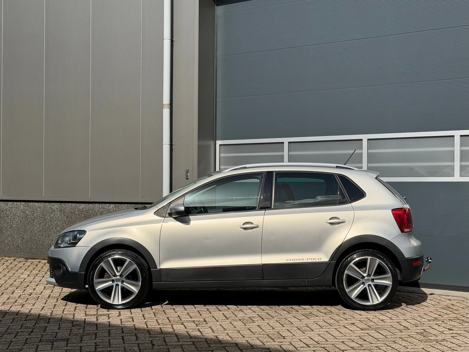 Volkswagen Polo 2011 - 1.4-16V Cross bj.2011 Navi|Trekh|Cc|Nap. zdjęcie 2