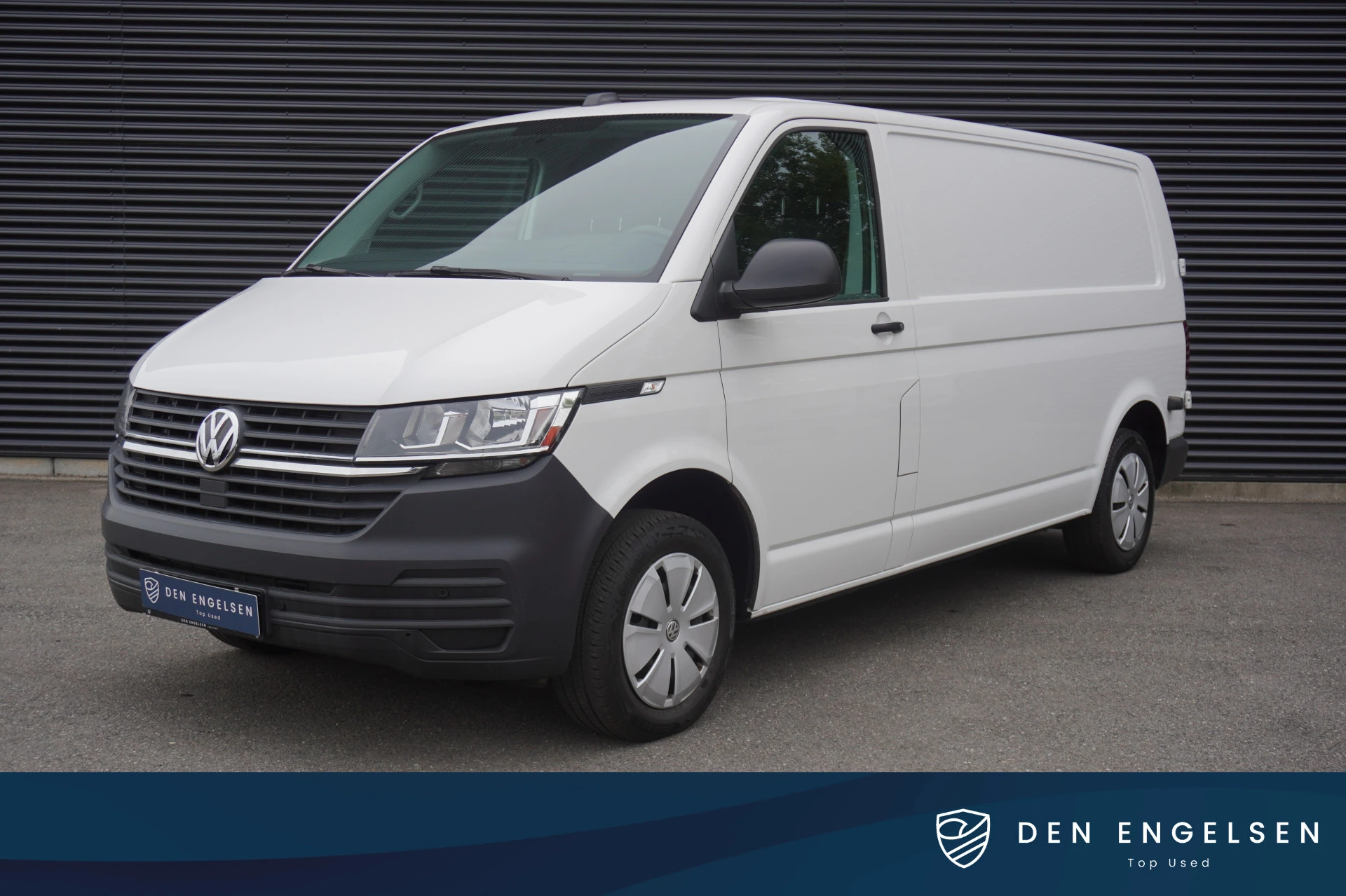 Volkswagen Transporter 2024 - 150pk L2H1 Apple Carplay Parkeersensoren Navigatie Achterdeuren Cruise control 3-Zits image 1