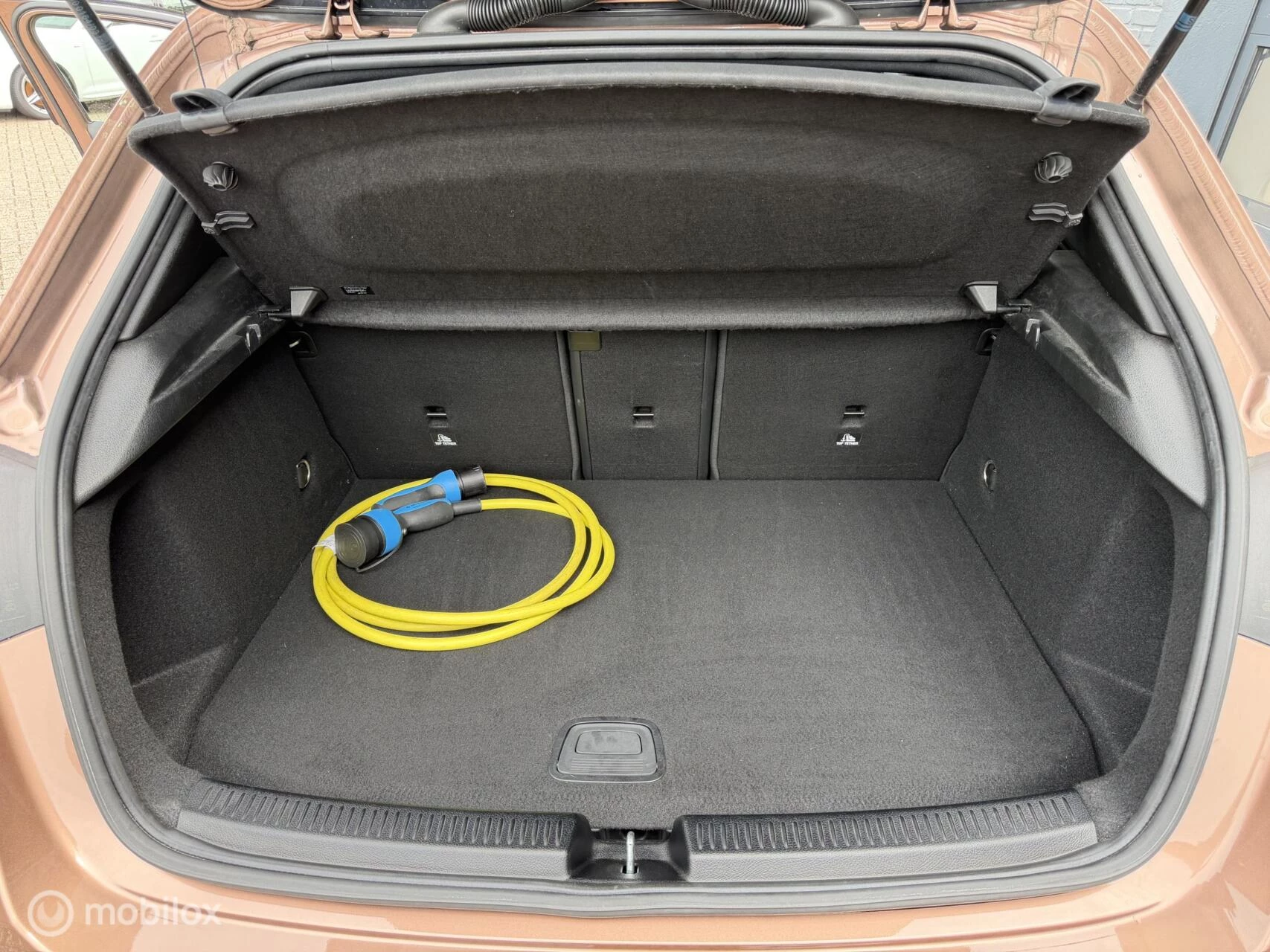 Mercedes-Benz A-Klasse 2021 - 250 e 5-2021 Airco Navi Leder SOH 95,4% afbeelding 16