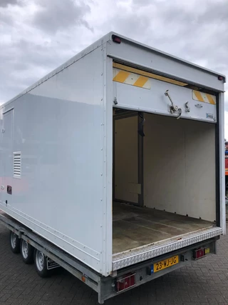 VAN N/A - Gesloten Laadbak 412 x 250 x200 cm. Licht-doorlatend dak , links en rechts deuren, achter schuifdeur. obrazek 2