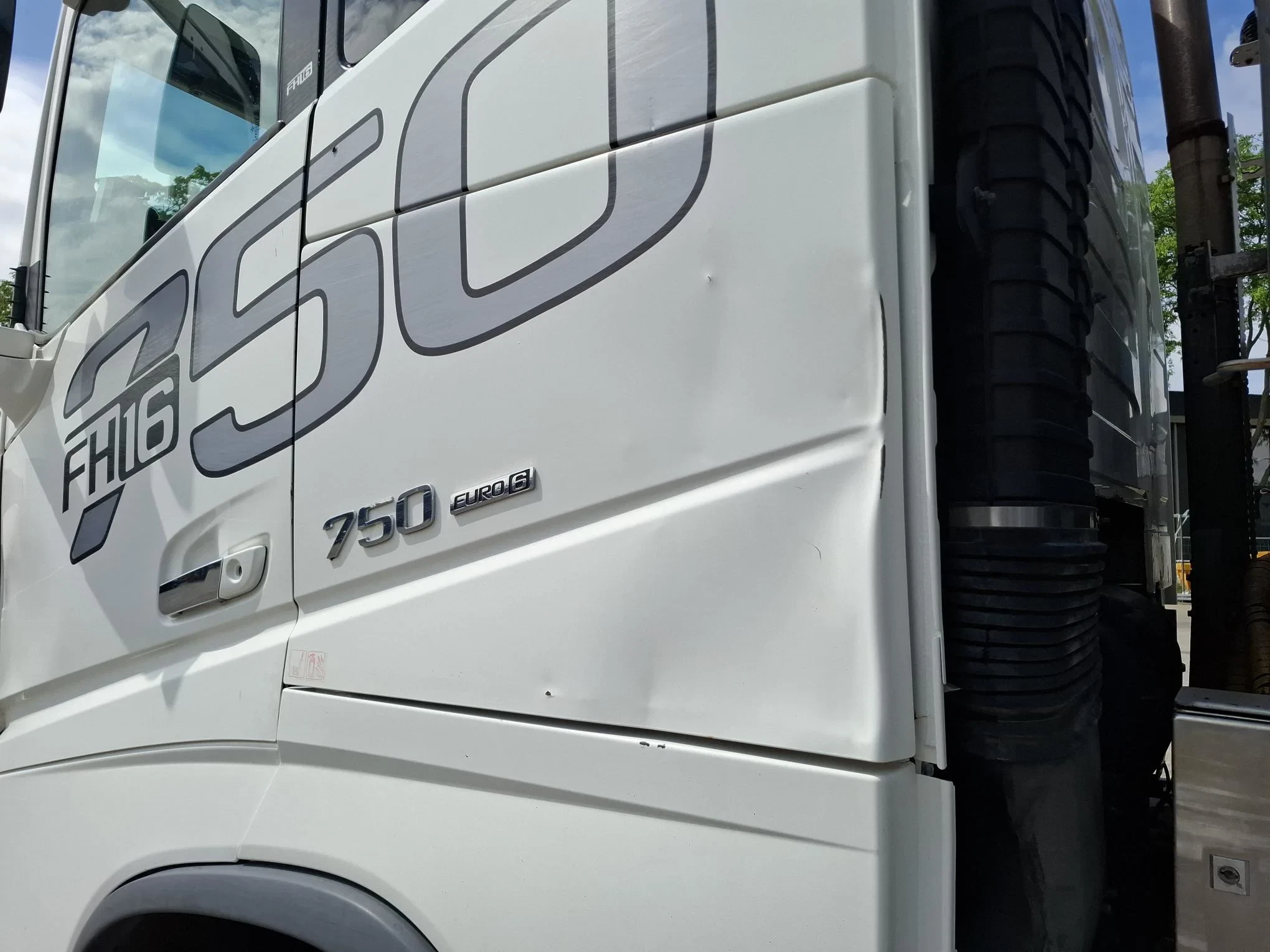 Volvo FH 2016 - 16.750 / LOGGING TRUCK / 6X4 / VEB+ / RETARDER / 2XBIG AXLE / FRIEDERICH 281SL / 9 METER / 596187 KM / 3AXLE DOLLY / 9TON BPW AXLES / AUTOMATIC / EURO-6 / 2016 obrázek 55