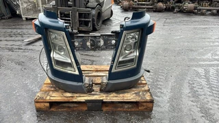 Volvo N/A - HEADLIGHT CORNER SET imagem 1