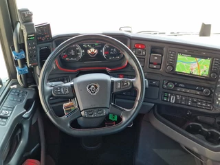 Scania S 2023 - 590S V8 NGS 6x4 - HIAB Multilift 24T + Box with Palfinger crane - Like new - Retarder - Full air - Leather obrazek 23