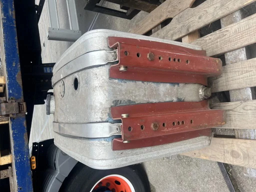 Diversen Hydrauliek tank l 70 b 45 h 62 met steunen afbeelding 1