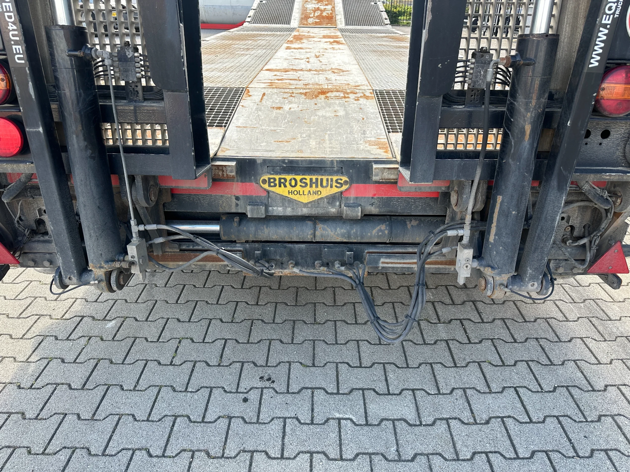 Broshuis 2017 - 3ABSD Lowloader 3-axle / GVW: 59.000kg / Neck: 23.000kg / hydraulic steering + ramps + loading table / 4.60m extendable / winch / liftaxle afbeelding 9