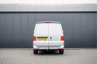 Volkswagen Transporter 2021 - T6.1 Bulli 2.0 TDI L1H1 | Virtual cockpit | Automaat | 150 PK | 3-Zits | 1e Eigenaar | LED | Camera | Carplay | PDC | Zijschuifdeur R+L | Trekhaak immagine 9
