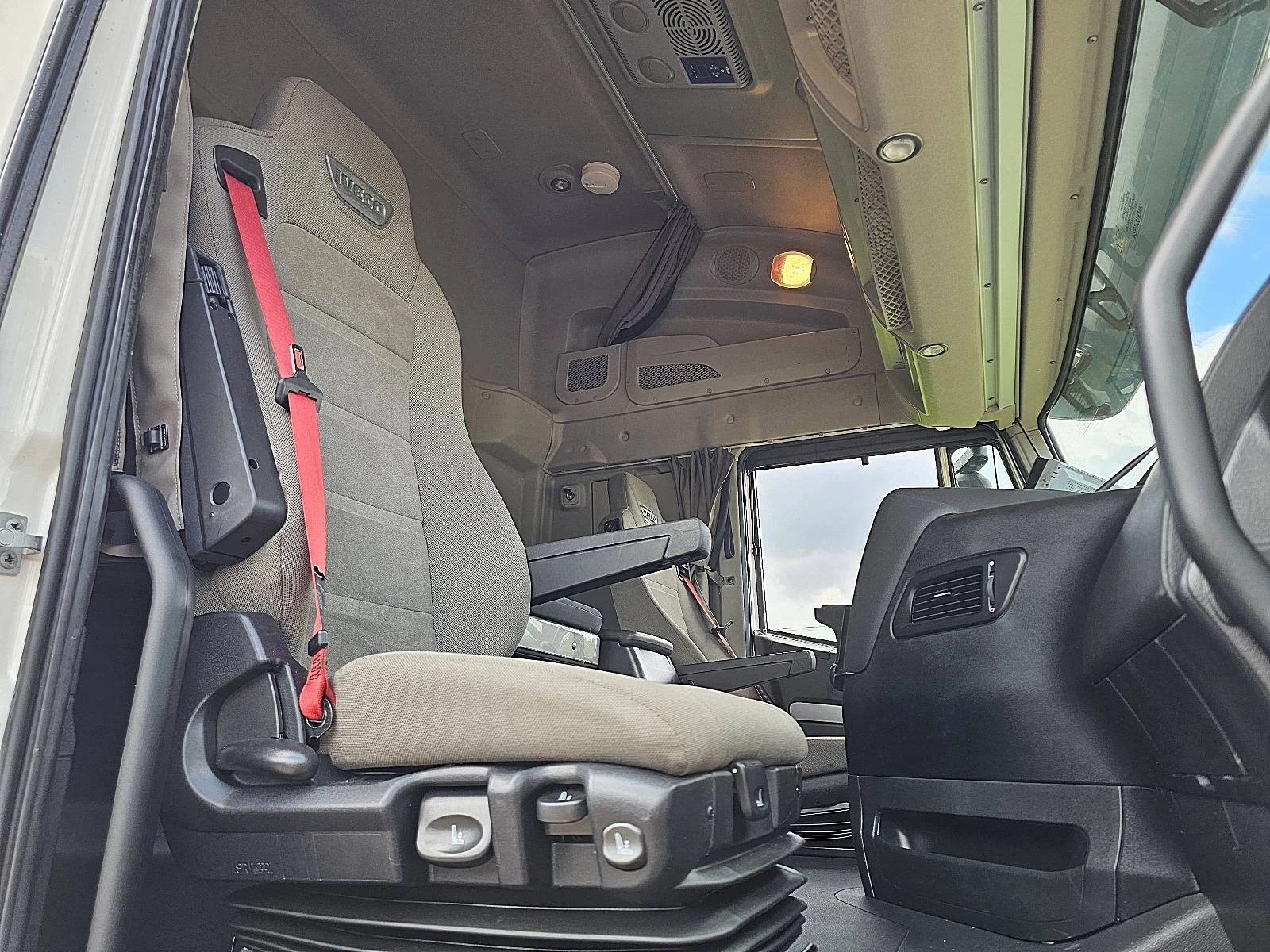 Iveco Stralis 2018 - AS260S42 obrázek 7