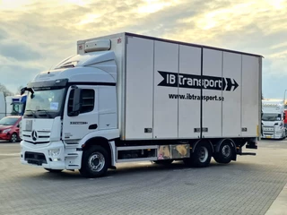 Mercedes-Benz Actros 2018 - 2646 6x2 - Isolated box with sidedoors - Zepro Loadlift - Full air obrazek 3