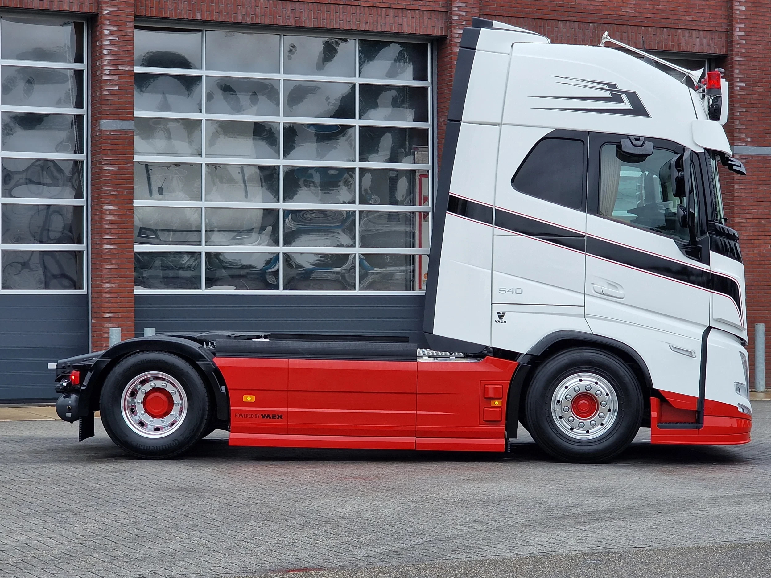 Volvo FH 2026 - 540 Aero Globetrotter XL 4x2 - New - Full spec - Show Truck - BUFFL interior - Retarder - I parkcool - Full air immagine 9