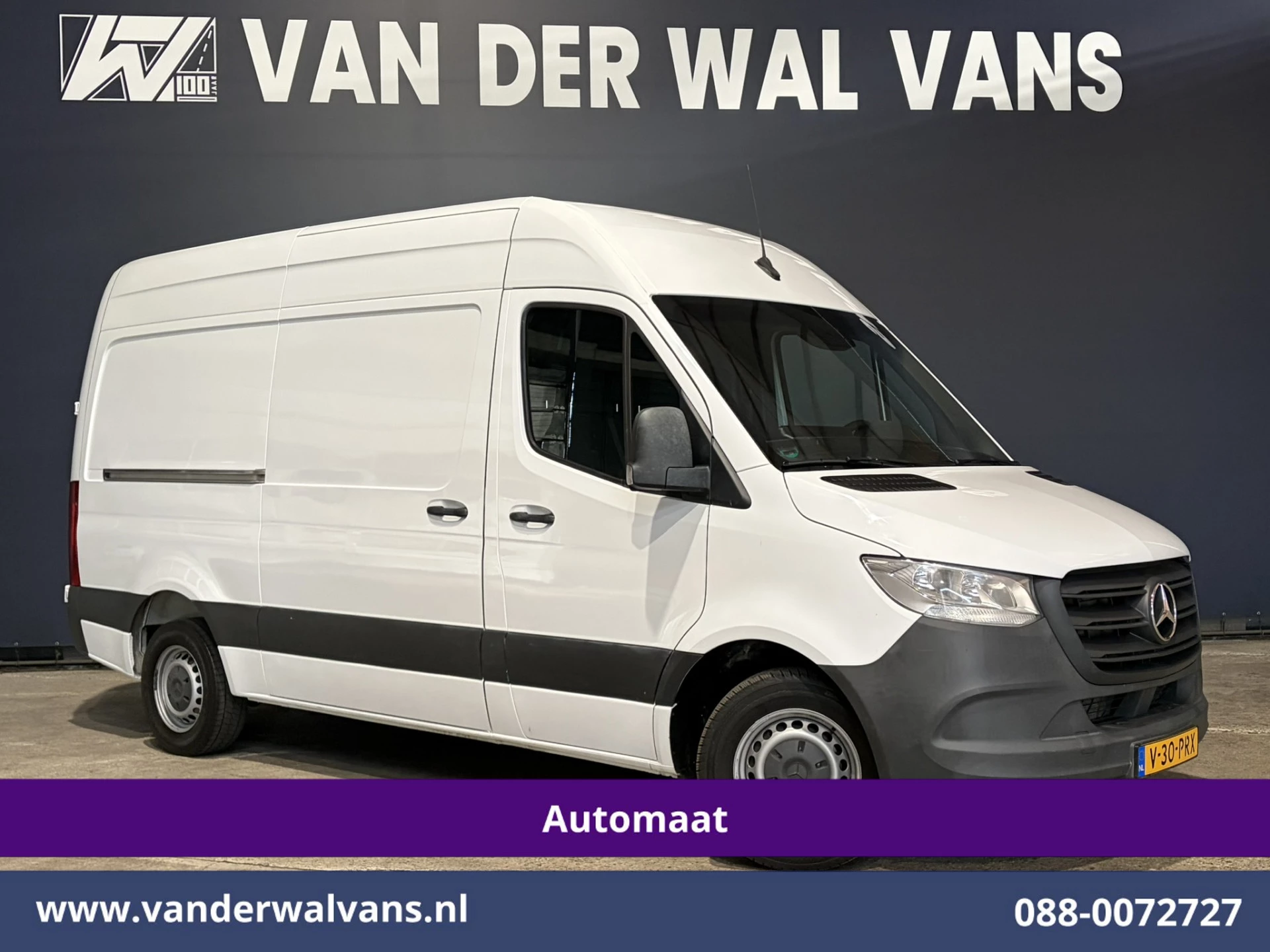 Mercedes-Benz Sprinter 2021 - 317 CDI 170pk 9G-Tronic Automaat L2H2 Euro6 Airco | Camera | Navigatie | Apple Carplay | Cruisecontrol image 1