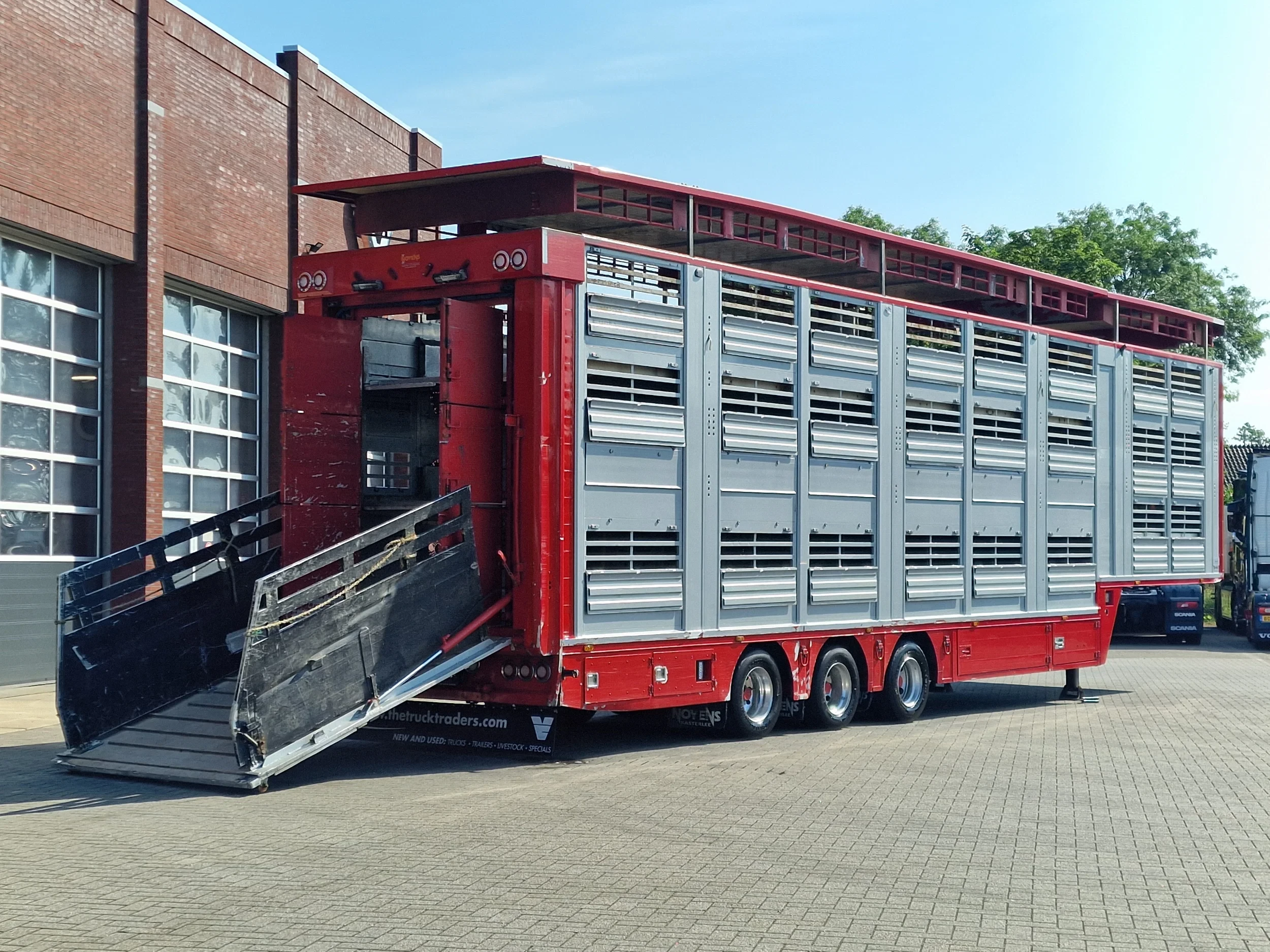 Finkl 2009 - SAV35 - 3/3 deck livestock - Ventilation - Lifting floors - Lifting roof obrázek 8